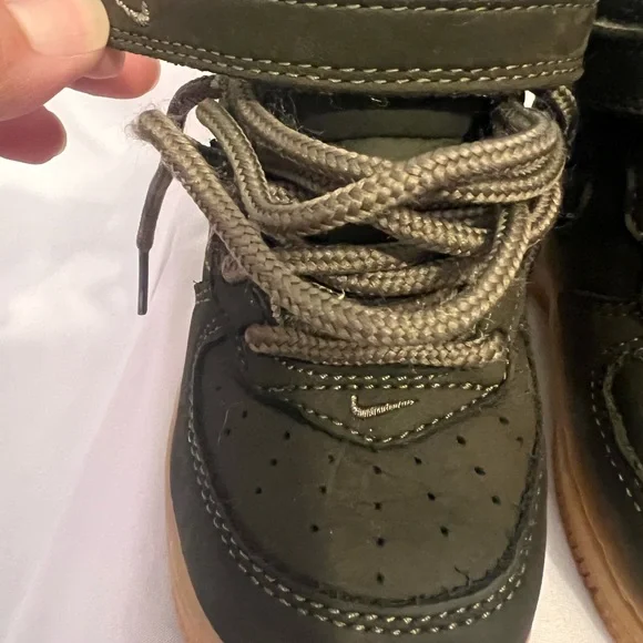 Nike AIR FORCE 1 Kids Army Green Sneakers with Tan Soles Size 6C - Picture 5 of 7